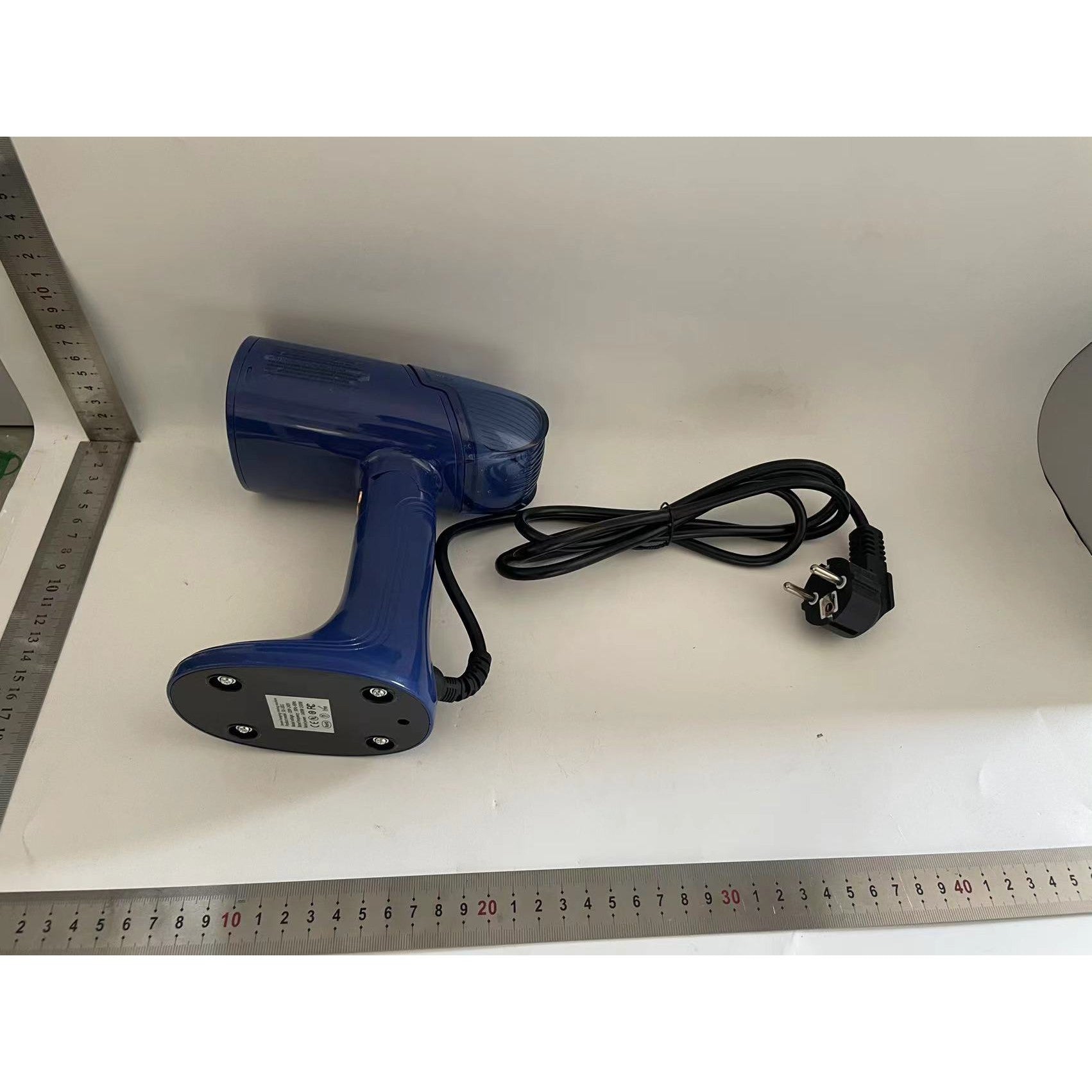 Aparat de Calcat Vertical Portabil cu Abur, Flippy, Putere 1500W, Rezervor Detasabil de 138ml, Priza, Functie Anti