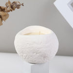 Lumanare Parfumata, Flippy, Model Abstract, Aroma de Ploaie Osmanthus, din Ceara de Soia, 8 x 5.5 x 6 cm, Alb