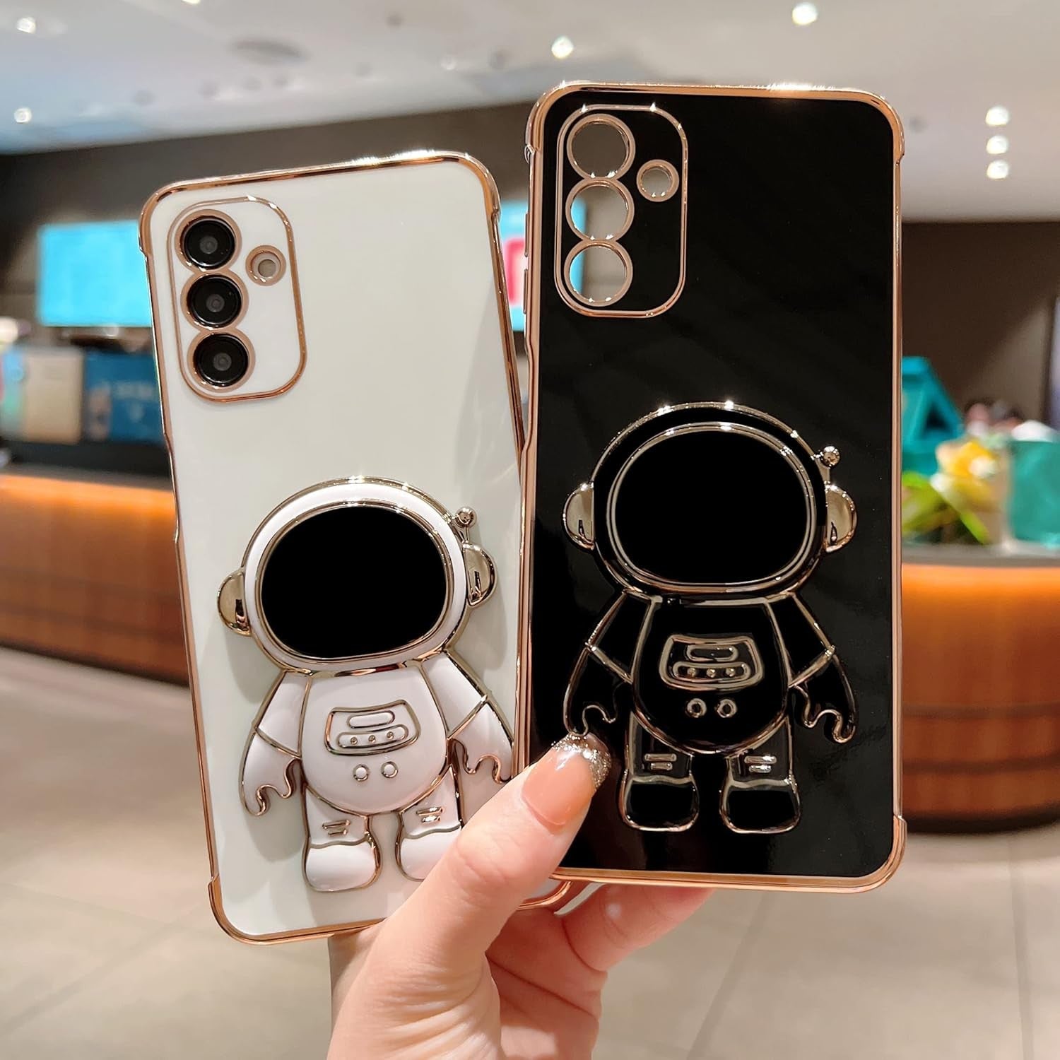 Husa Telefon 2in1, Flippy, Compatibila Samsung Galaxy S24, Carcasa TPU cu Suport Inclus Tip Astronaut, Protectie