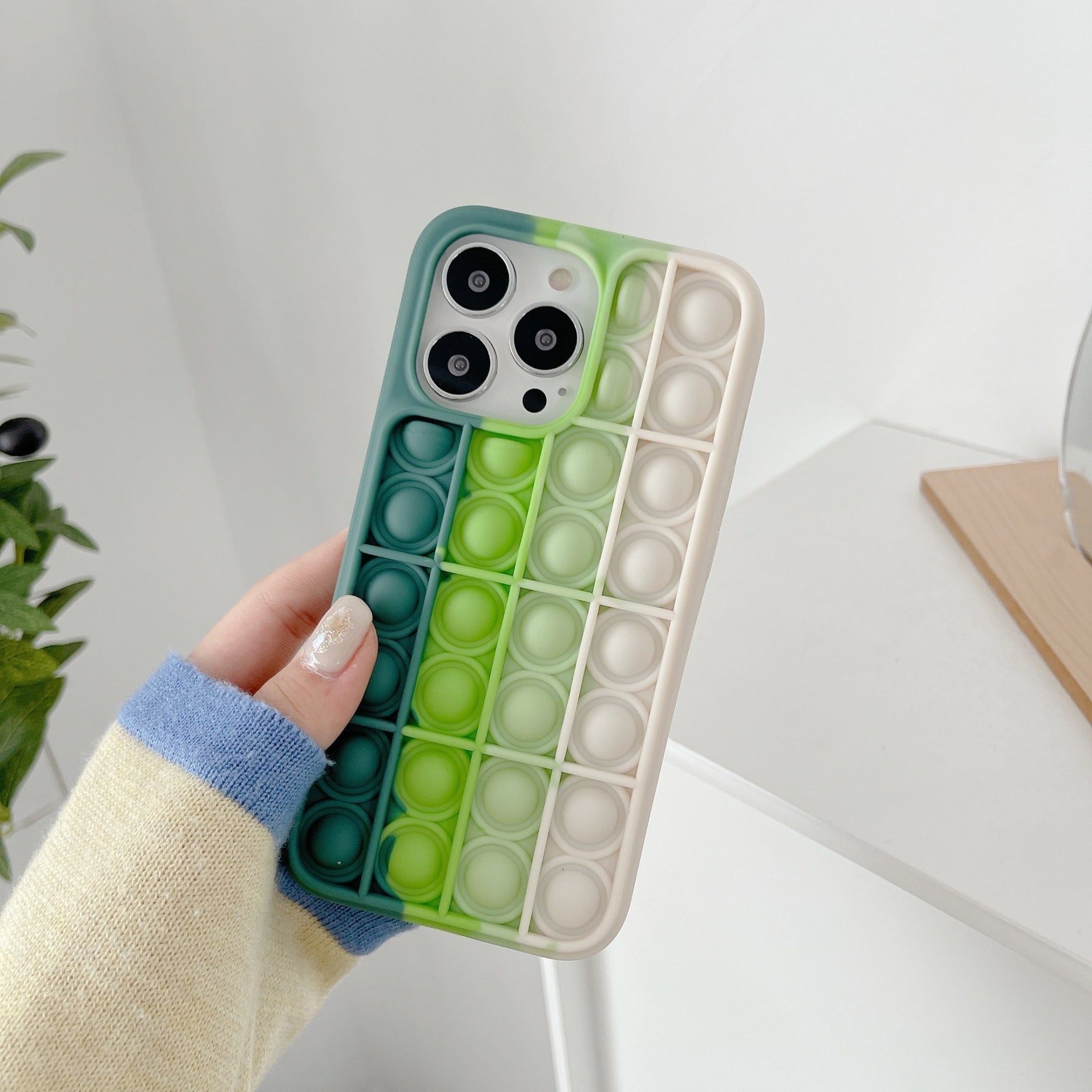 Husa de protectie Flippy Pop It compatibila cu Apple iPhone 13 Pro,Model 3,Multicolor