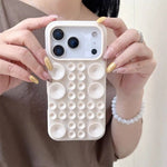 Husa cu Ventuze, Flippy, Compatibila iPhone 17 Pro Max, din Silicon, Interior Microfibra, Crem