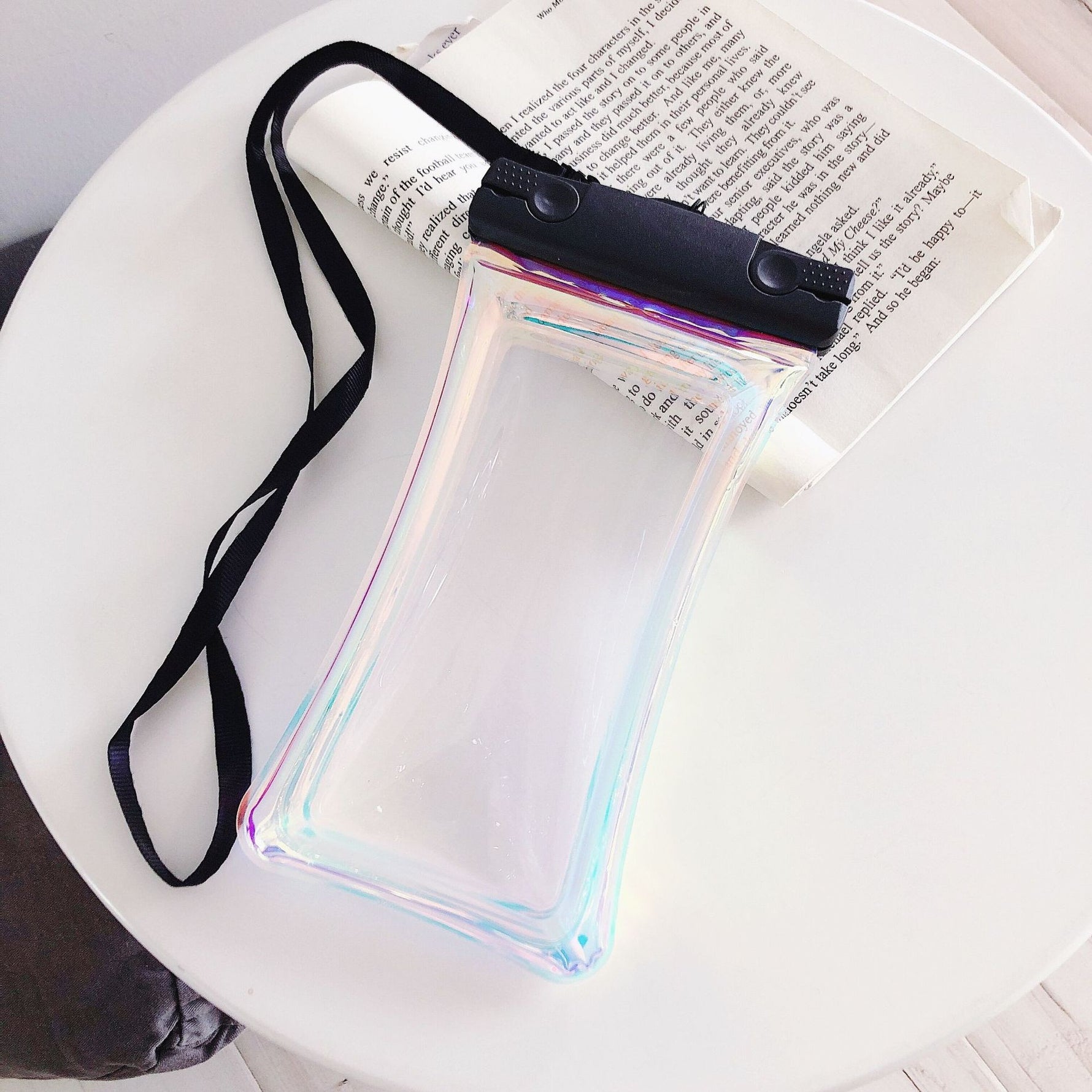 Husa subacvatica Holografica Waterproof Flippy, Snowproof, Universala, Impermeabila, cu Snur, pentru telefon sau