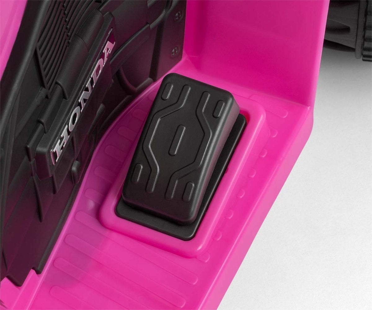 ATV Honda roz, quad alimentat cu baterii