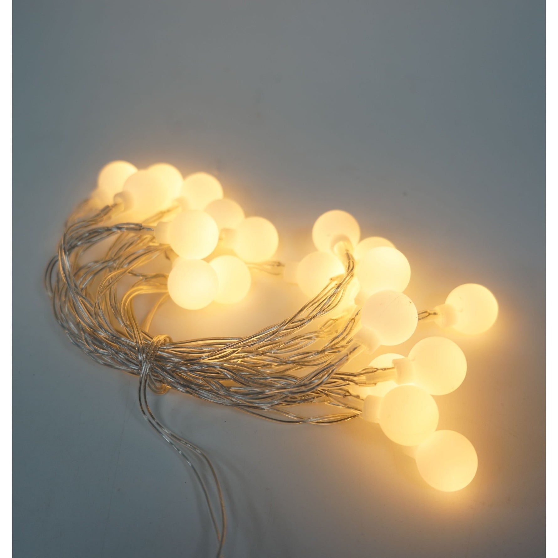 Instalatie Craciun, .3 m, 20 de LED-uri, alb-cald, model cu bilute, liniara, cu baterie, interior/exterior, Flippy