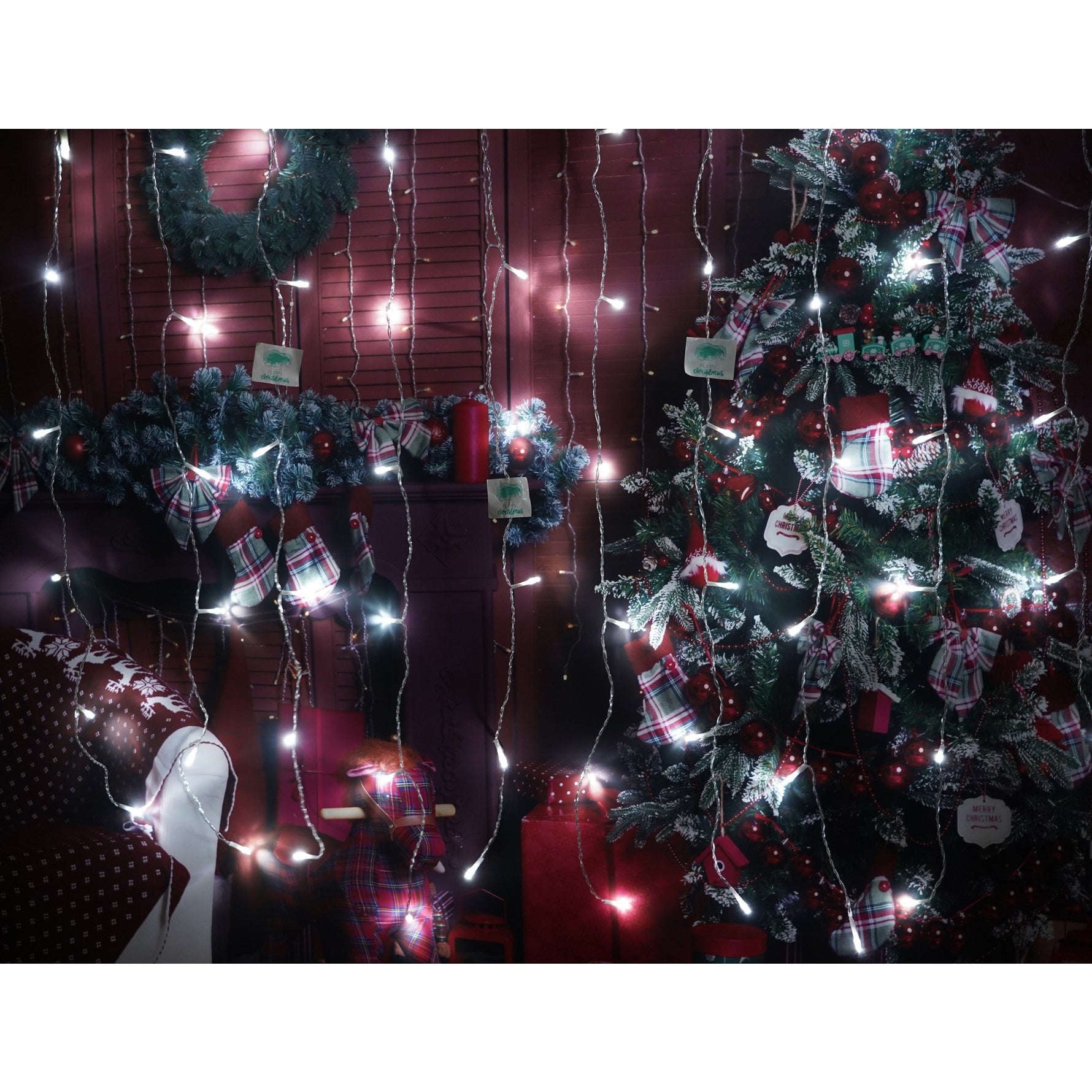 Instalatie Craciun, Tip Perdea, IP44, 4 m x 1 m, 240 LED-uri, Alb rece, 8 jocuri de lumini, Transformator cu