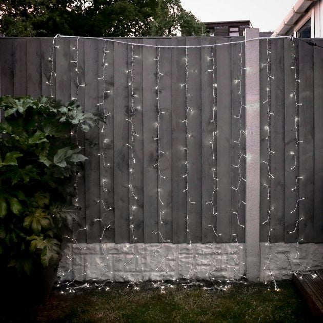 Instalatie Craciun, Tip Perdea, IP44, 6 m x 2 m, 720 LED-uri, Alb rece, cu flash, Transformator, Interconectabila,