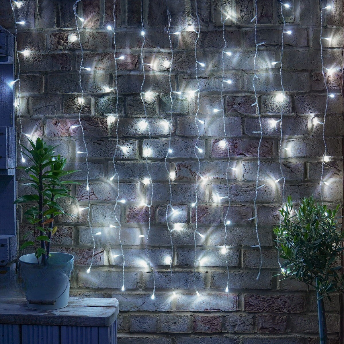 Instalatie Craciun Yoto, Tip Perdea, 3 m x 3 m, 320 LED-uri, Prelungitor 1.5 m, 8 Jocuri de Lumini, Interconectabila,