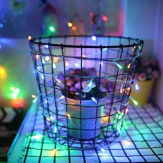 Instalatie de Craciun, Liniara, 1 m, Baterii, 10 LED-uri, Multicolor, 2 Jocuri de Lumini, Fir Transparent,