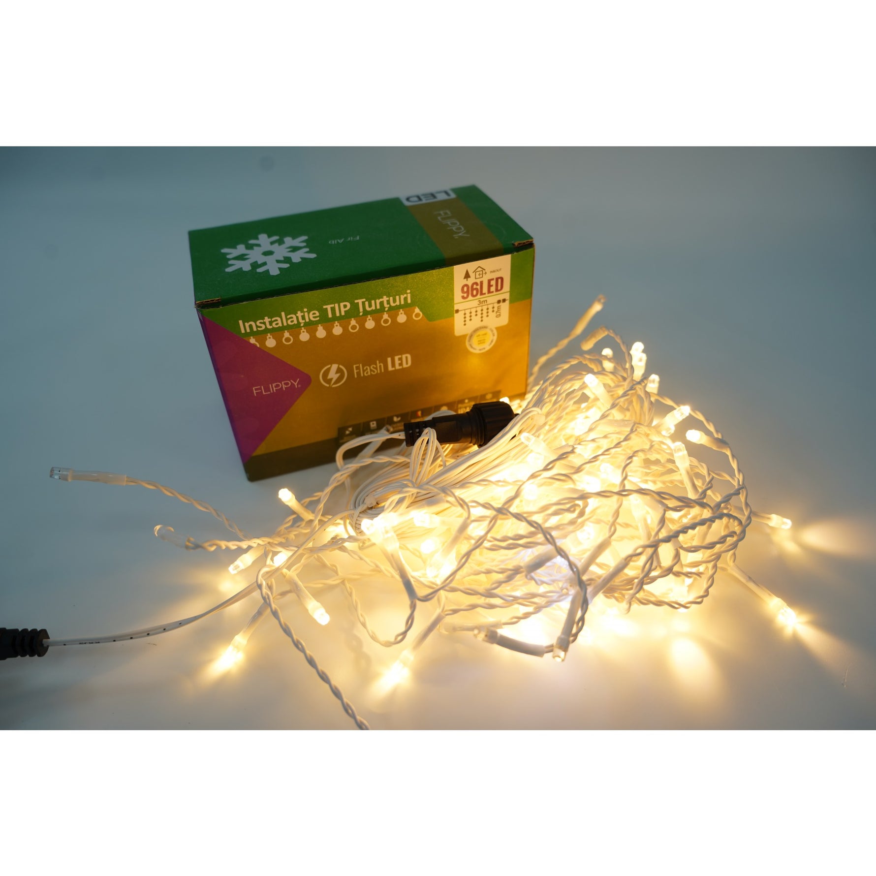 Instalatie de Craciun Flippy® Tip Turturi, Franjuri cu Flash, Sectiune 3 m, 96 LED-uri, Interconectabila, Fir Alb, Alb