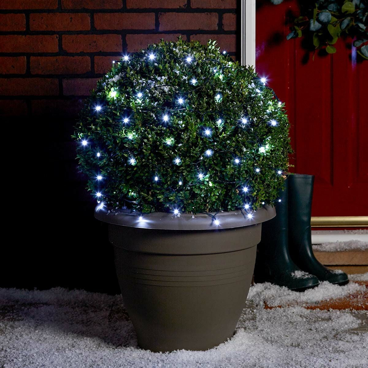 Instalatie de Craciun liniara Yoto, 10 m, din care 1 m cablu priza 220V, 100 LED, 8 jocuri de lumini, controler, fir