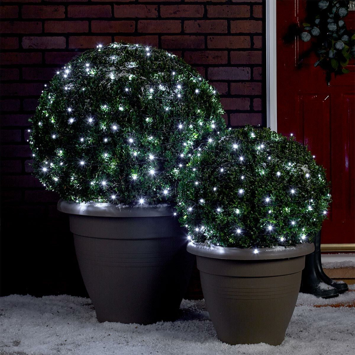 Instalatie de Craciun liniara Yoto, 17 m, din care 1 m cablu priza 220V, 200 LED, 8 jocuri de lumini, controler, fir