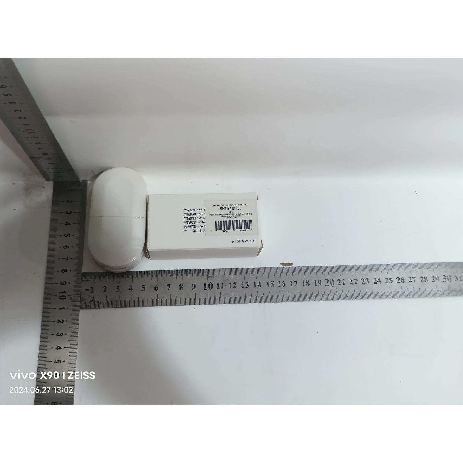 Organizator medicamente, Flippy, Dispozitiv Taiere/Sfaramare Pastile, Ideala pentru Calatorii, Portabila, Perie pentru