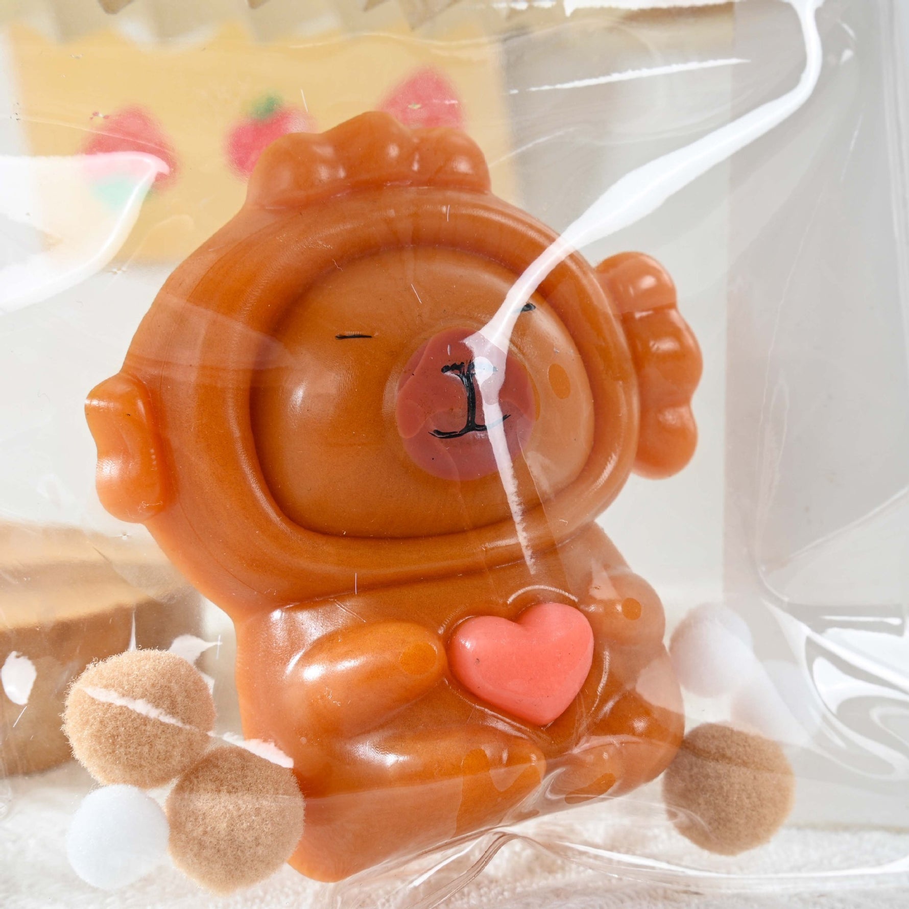 Jucarie Antistres Squishy, Flippy, cu Revenire Lenta, Model Capybara cu Inima, 7.5cmx6.5 cm, din TPR, Ambalaj