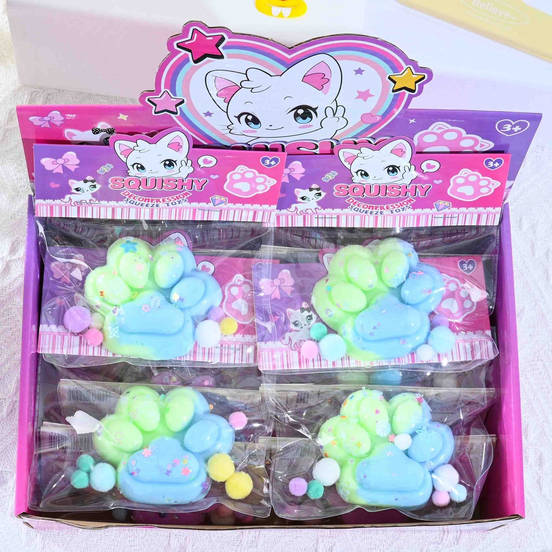 Jucarie Antistres Squishy, Flippy, cu Revenire Lenta, Labuta de Pisica Pufoasa, 7.5 cm, Ambalaj Transparent, Model