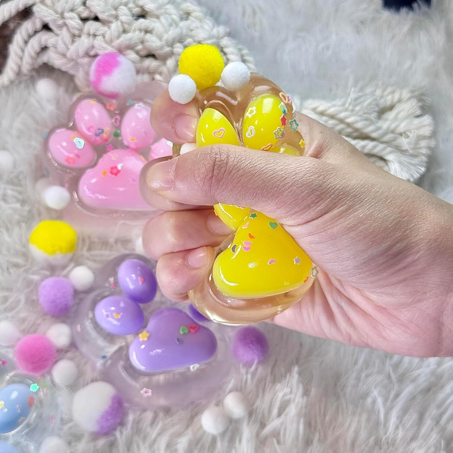 Jucarie Antistres Squishy, Flippy, cu Revenire Lenta, Labuta de Pisica Pufoasa, 7.5 cm, Ambalaj Transparent, Model