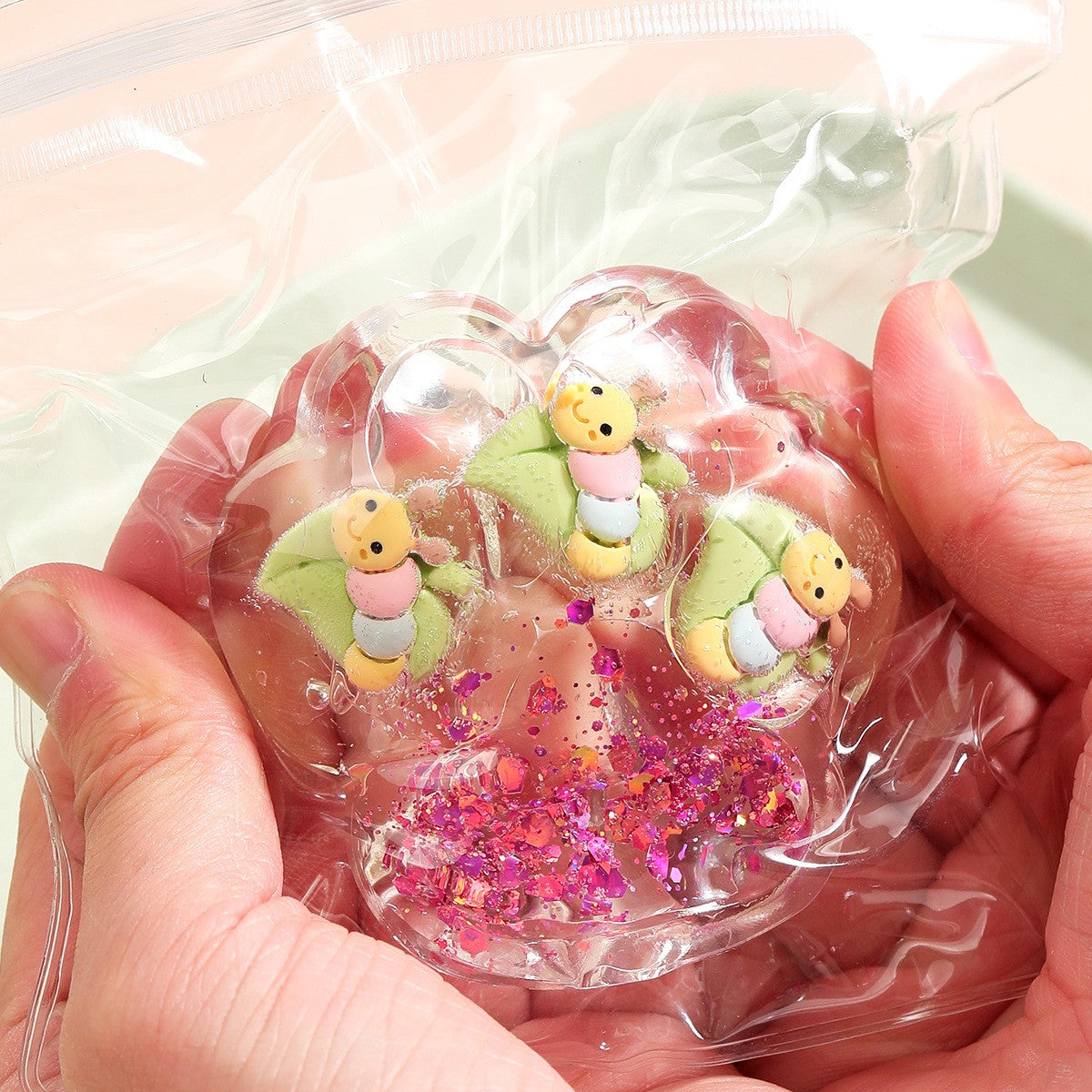 Jucarie Antistres Squishy, Flippy, cu Revenire Lenta, Squeeze Pinch Family, Model Cat Paw, 6.5 x 7 cm, din Tpr, 4-6