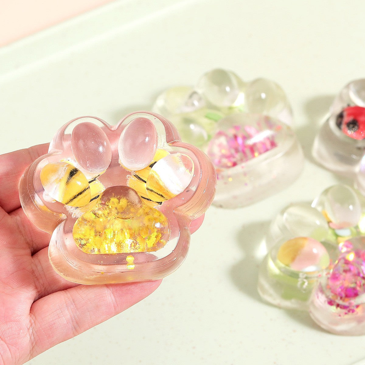Jucarie Antistres Squishy, Flippy, cu Revenire Lenta, Squeeze Pinch Family, Model Cat Paw, 6.5 x 7 cm, din Tpr, 4-6