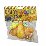Jucarie Antistres Squishy, Flippy, cu Revenire Lenta, Squeeze Pinch Family, Model Croissant, 10x8 cm, 90g, Ambalaj