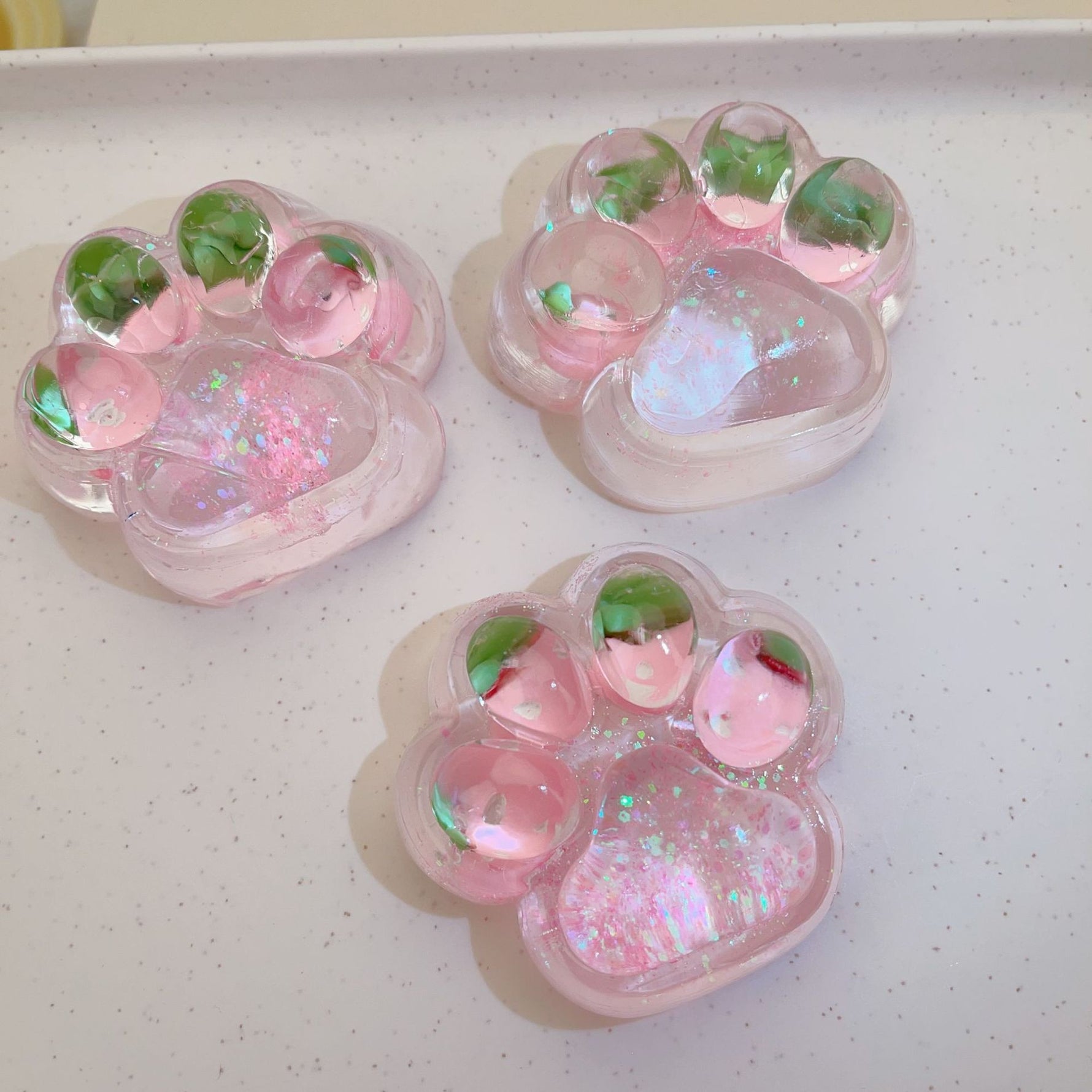 Jucarie Antistres Squishy, Flippy, cu Revenire Lenta, Squeeze Pinch Family, Model Labuta de Pisica cu Sclipici, 6.5x6