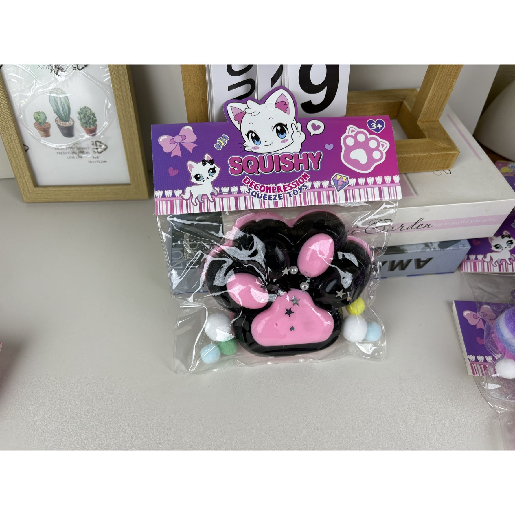 Jucarie Antistres Squishy, Flippy, cu Revenire Lenta, Model Labuta de Pisica, cu Stelute, 12 cm, 220g, Pinch Family,