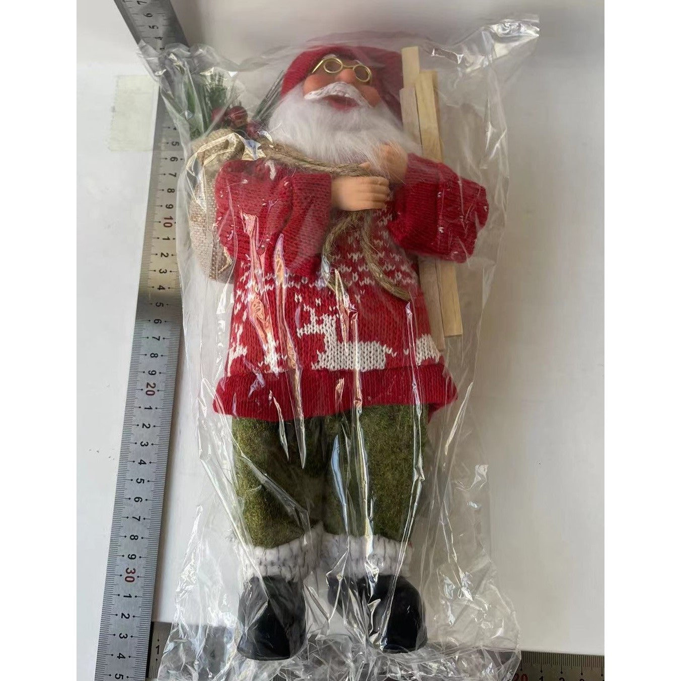 Figurina Decorativa Craciun, Flippy, Mos Craciun cu Lemne la Brat, 30 x 17 x 10 cm, Material Plastic+Textil,