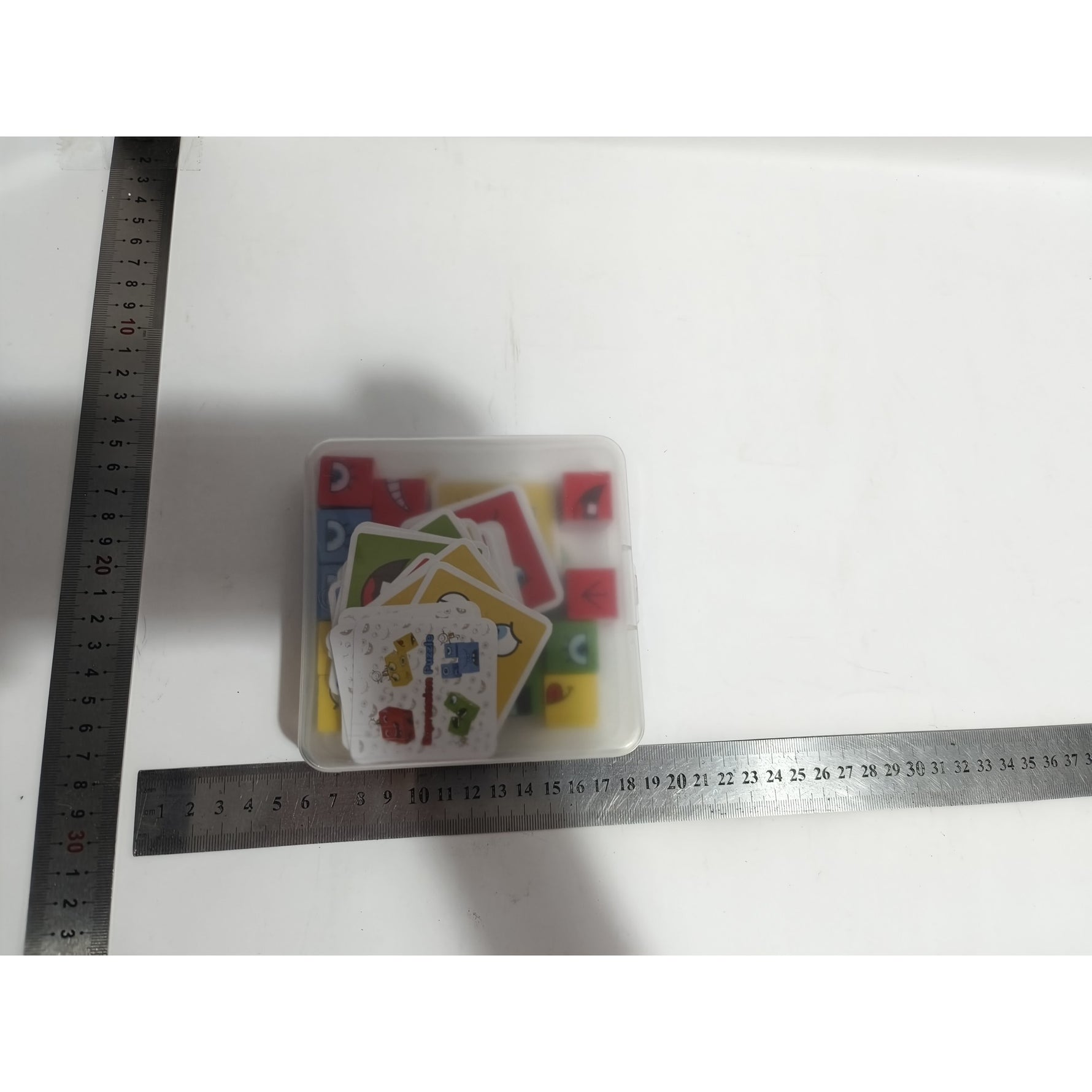 Jucarie Pentru Copii Montessori Flippy, Cub din Lemn, Asamblare Fete, 64 de Carti Distractive, pentru Baieti si Fete,