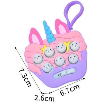 Jucarie pentru copii portabila Flippy, joc Gopher, cu lumini si muzica, tip breloc, model unicorn, material silicon si