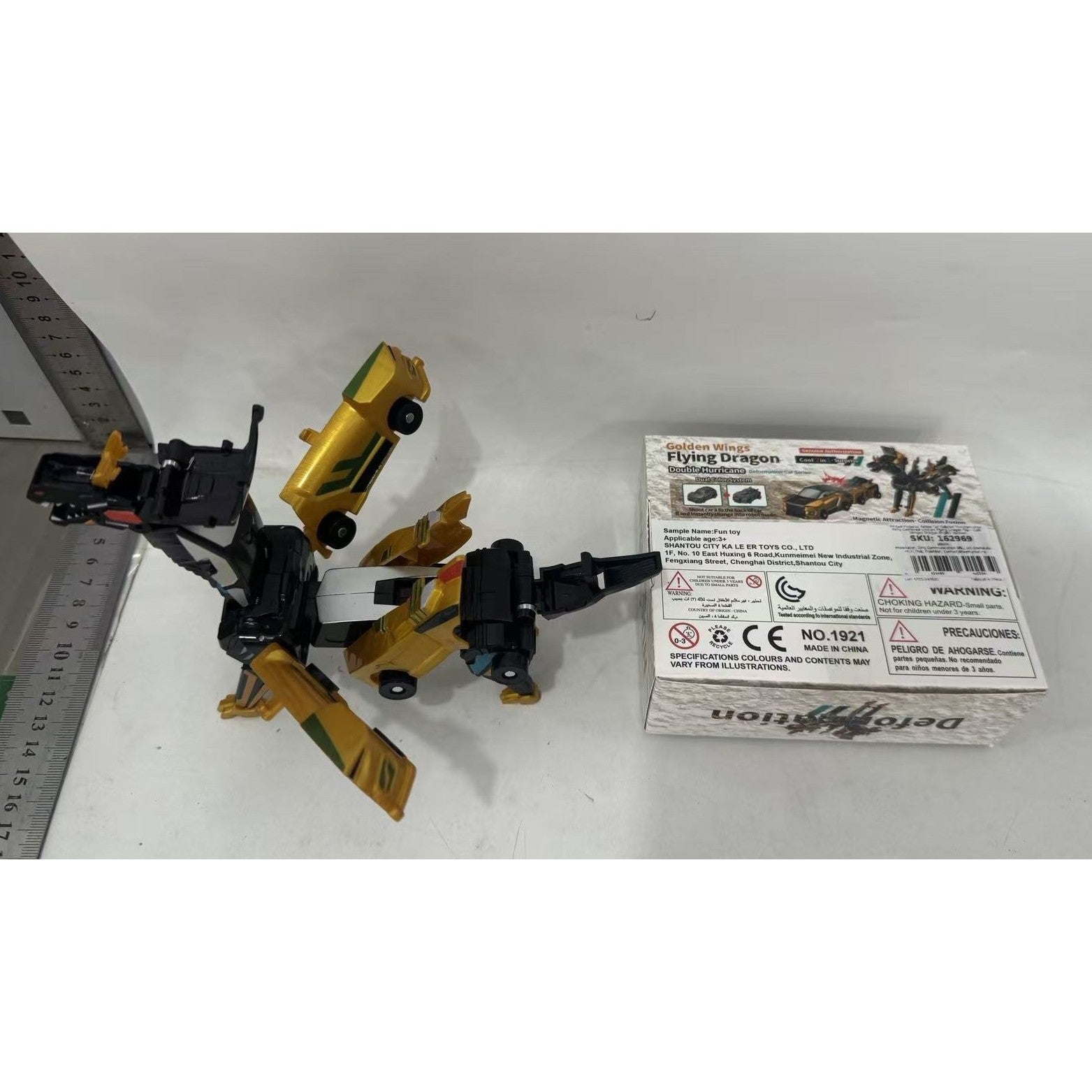 Jucarie Transformabila 2in1, Flippy, Golden Wing Flying Dragon, Masina/Dragon, Atractie Magnetica, +6 Ani, din ABS,