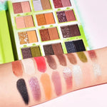 Set de Machiaj Kevin&Coco, 38 culori, Fard Ochi, Iluminatoare si Contouring, Husa Pufoasa, Model Broscuta, 17.3x12.5x5