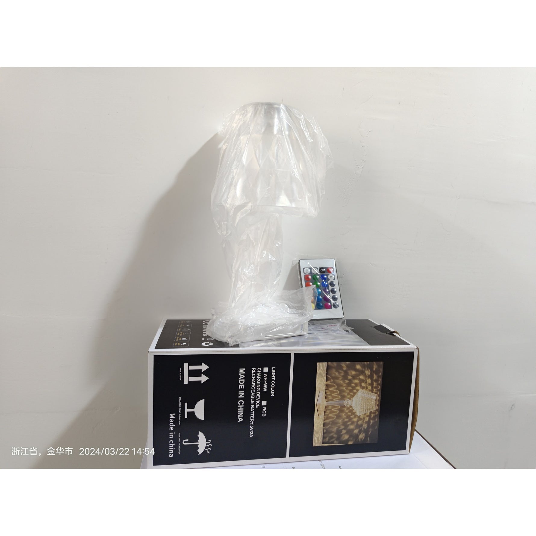 Lampa de birou pe LED RGB 16, Flippy, dimmer tactil, 3 nivele de intensitate, incarcare USB, 3W, Cristal Acrilic, 26x12