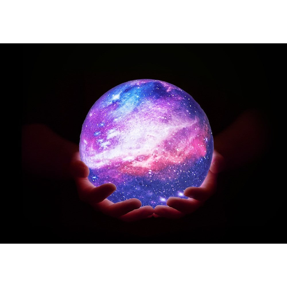 Lampa de veghe in forma de luna cu stele 3D Moon Light 7 culori, alimentare baterii, stand din lemn inclus, 15 cm,