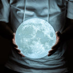 Lampa de veghe in forma de luna cu stele 3D Moon Light, Acumulator integrat, alimentare USB, stand din plastic inclus,