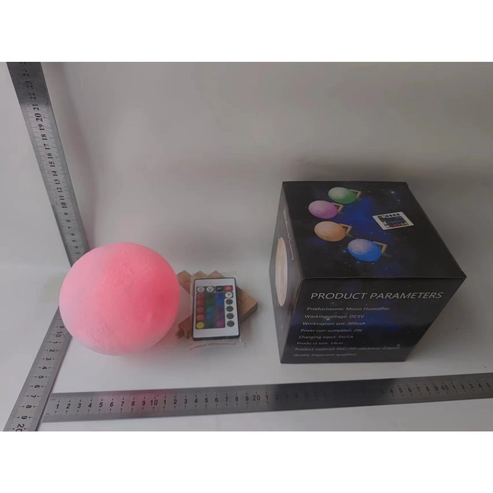 Lampa de veghe in forma de luna cu stele 3D Moon Light, Acumulator integrat, alimentare USB, stand din plastic inclus,