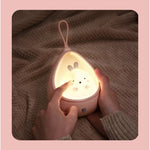 Lampa de veghe portabila cu 2 moduri de functionare Flippy, silicon non-toxic, reincarcabila USB, senzor miscare, roz,