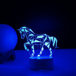 Lampa LED decorativa, Flippy, 3D, Cal, cu telecomanda, doua moduri de alimentare USB si baterii, 20 cm inaltime, din