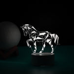 Lampa LED decorativa, Flippy, 3D, Cal, cu telecomanda, doua moduri de alimentare USB si baterii, 20 cm inaltime, din