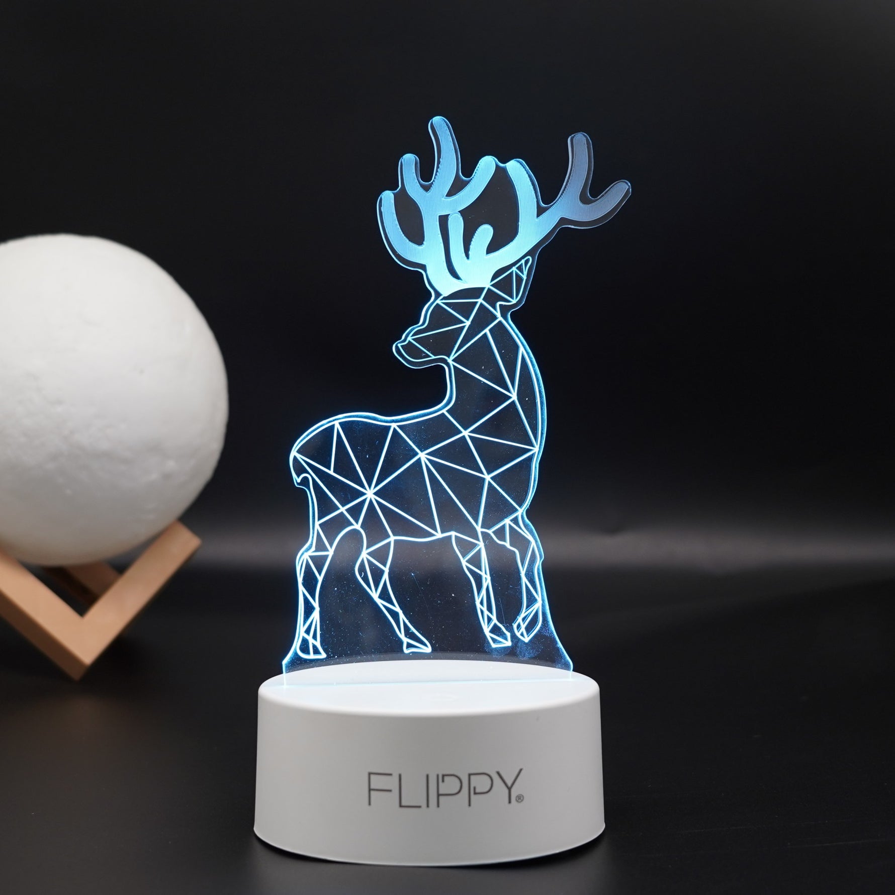 Lampa LED decorativa, Flippy, 3D, Cerb, cu telecomanda, doua moduri de alimentare USB si baterii, 20 cm inaltime, din