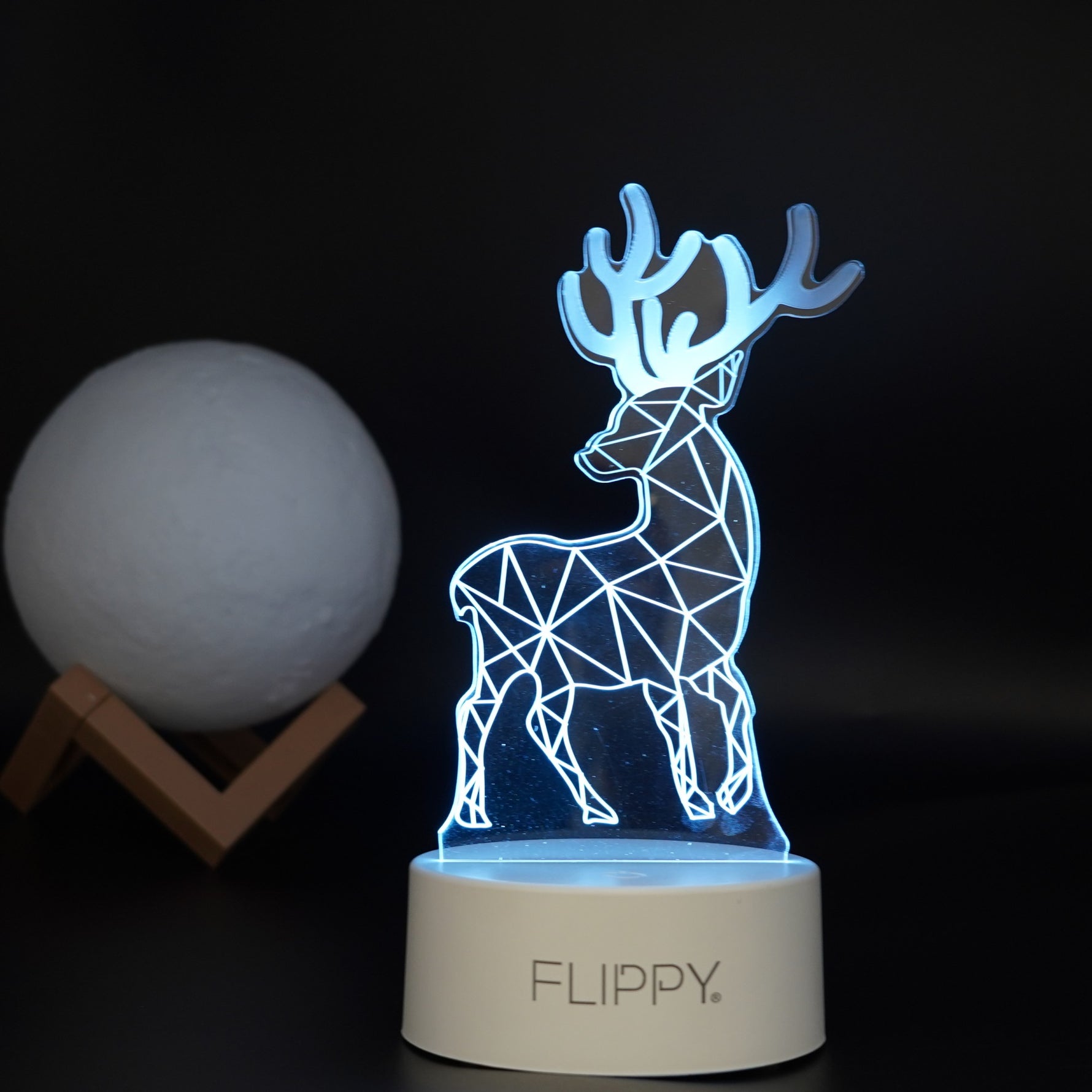 Lampa LED decorativa, Flippy, 3D, Cerb, cu telecomanda, doua moduri de alimentare USB si baterii, 20 cm inaltime, din