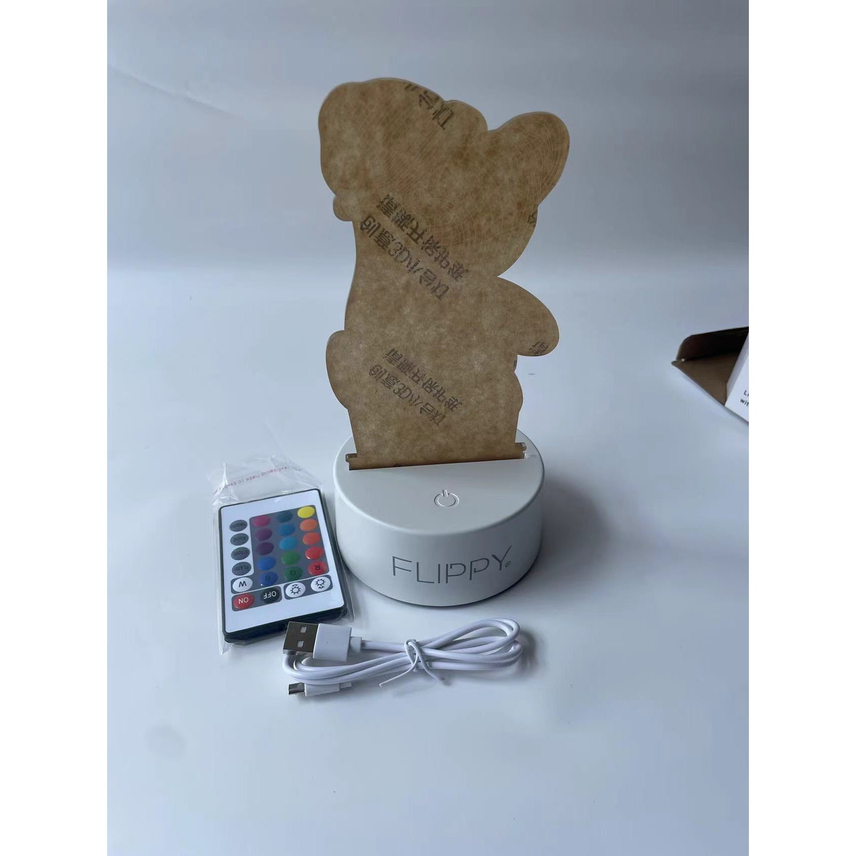 Lampa LED decorativa, Flippy, 3D, Urs cu palarie, cu telecomanda, doua moduri de alimentare USB si baterii, 20 cm