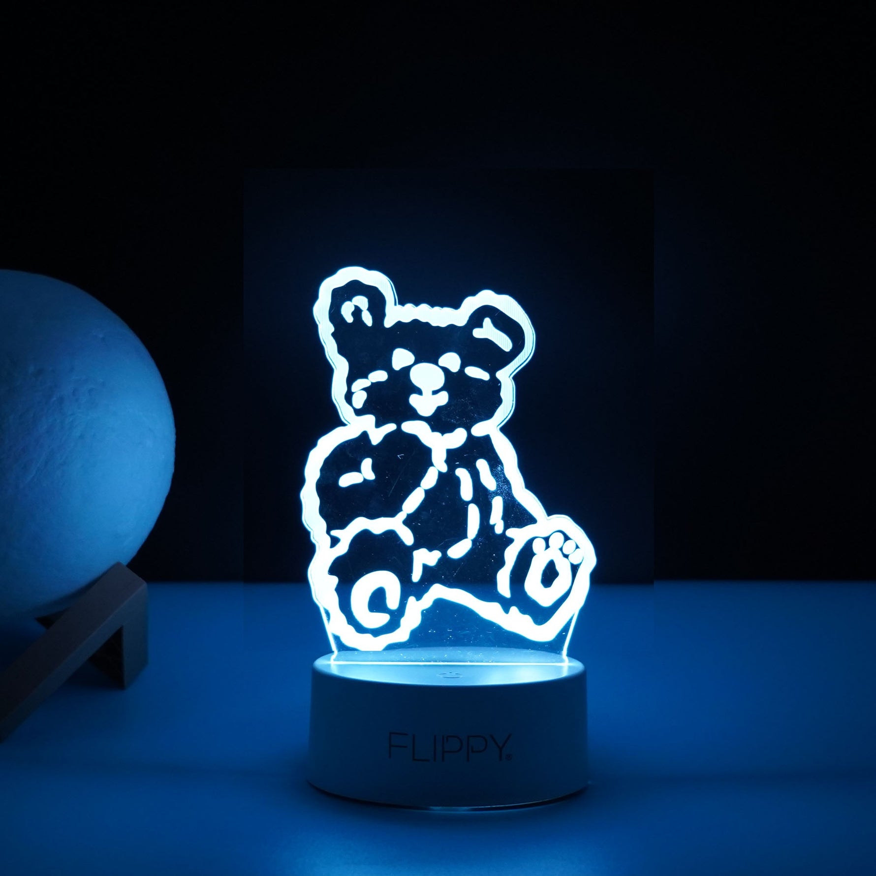 Lampa LED decorativa, Flippy, 3D, Ursulet, cu telecomanda, doua moduri de alimentare USB si baterii, 20 cm inaltime,