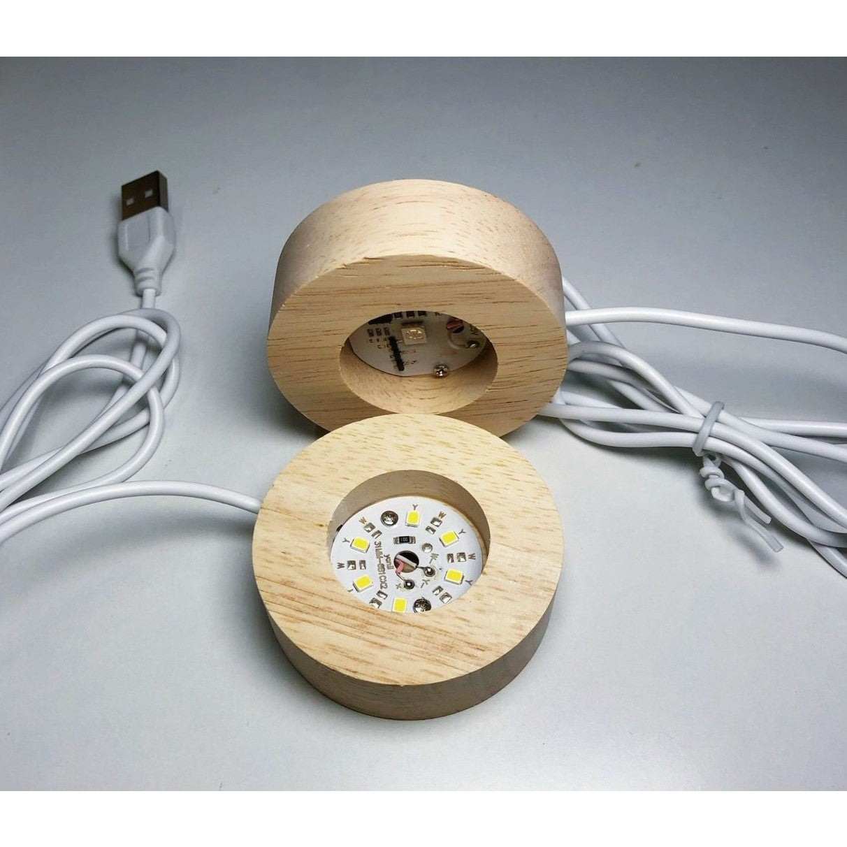 Lampa LED Decorativa, Flippy, Bila de Cristal cu Diametru 6cm, Model Inima 3D, Alimentare USB, Suport din Lemn, Lumina