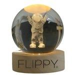 Lampa LED Decorativa, Flippy, cu Bila de Cristal cu Diametru 6cm, Model Astronaut 3D, Alimentare USB, Suport din Lemn,
