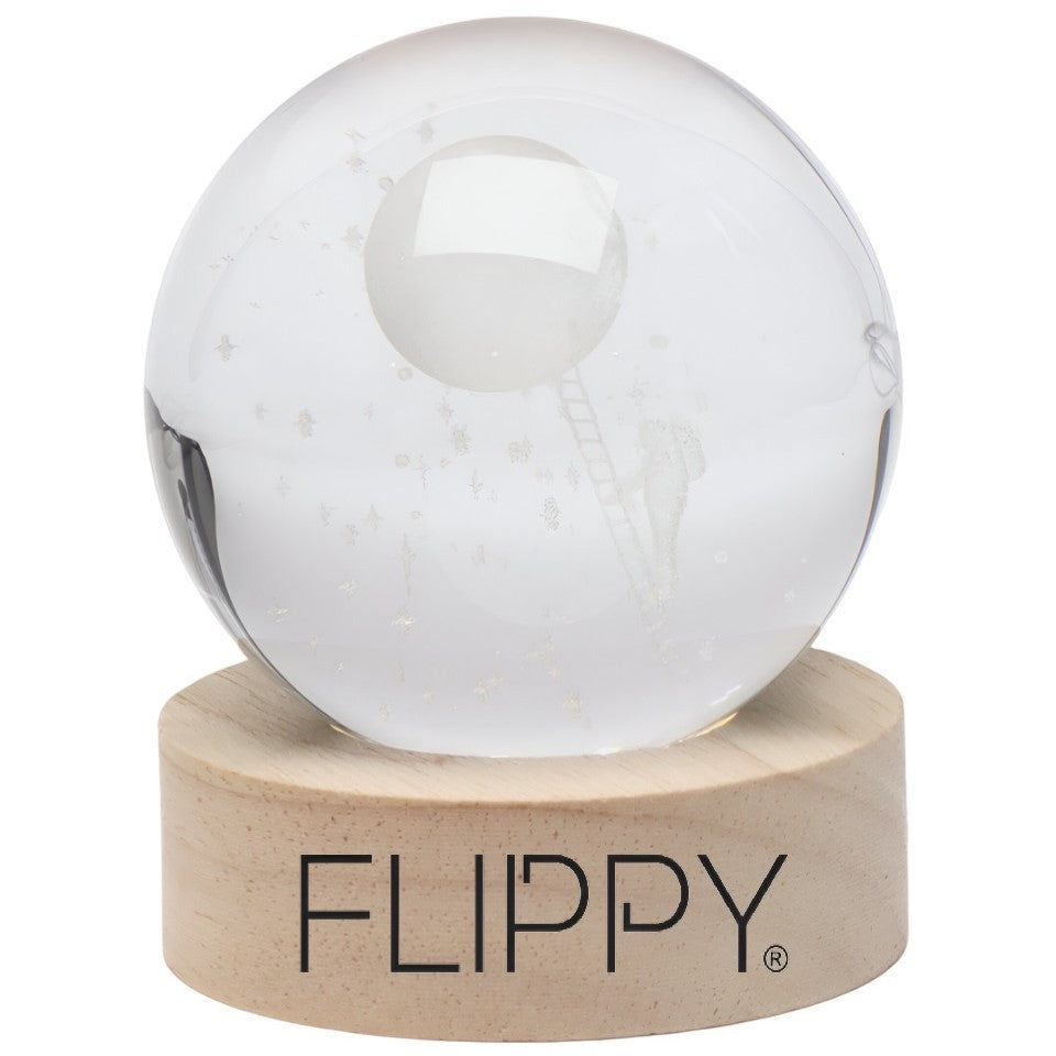 Lampa LED Decorativa, Flippy, cu Bila de Cristal cu Diametru 6cm, Model Astronaut pe Scara catre Luna 3D, Alimentare