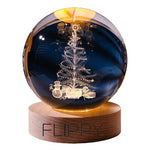 Lampa LED Decorativa, Flippy, cu Bila de Cristal cu Diametru 6cm, Model Brad de Craciun 3D, Alimentare USB, Suport din