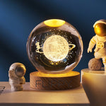 Lampa LED Decorativa, Flippy, cu Bila de Cristal cu Diametru 6cm, Model Cer Instelat 3D, Alimentare USB, Suport din