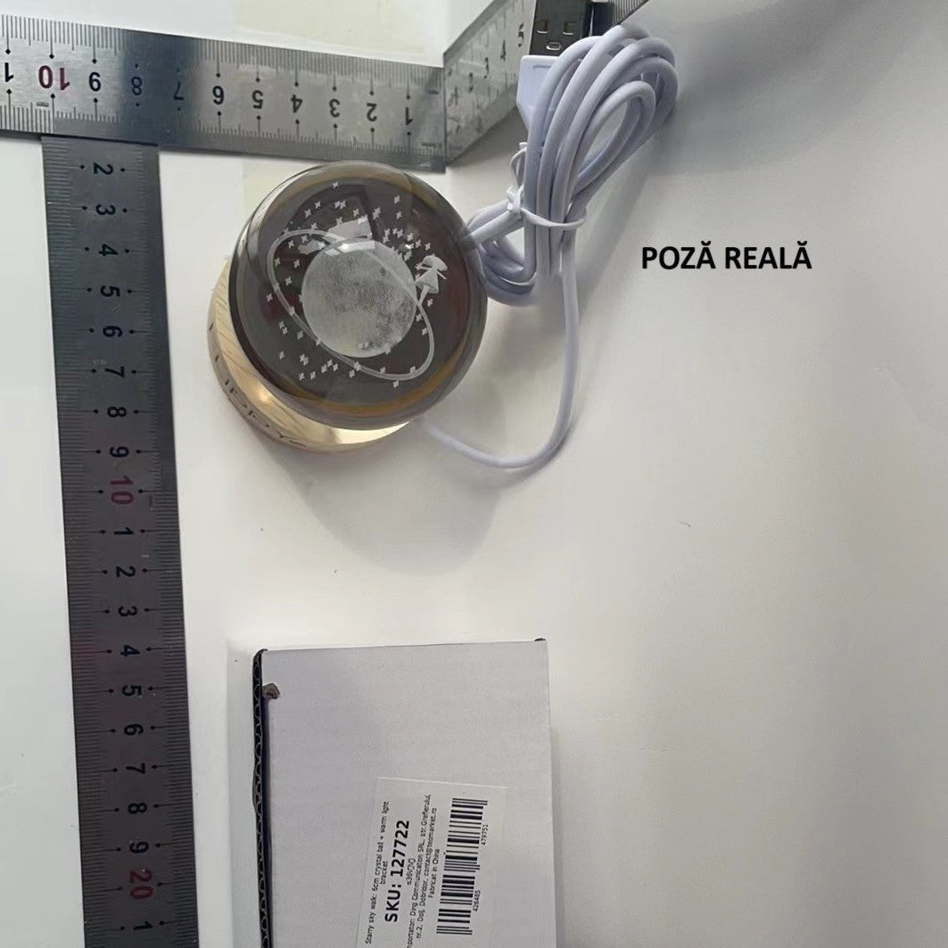 Lampa LED Decorativa, Flippy, cu Bila de Cristal cu Diametru 6cm, Model Cer Instelat 3D, Alimentare USB, Suport din