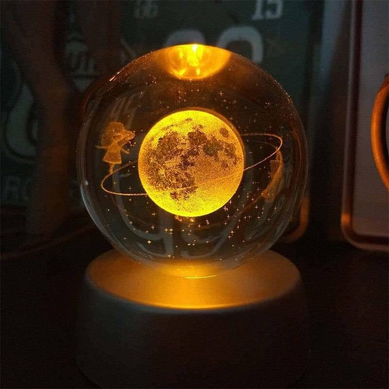 Lampa LED Decorativa, Flippy, cu Bila de Cristal cu Diametru 6cm, Model Cer Instelat 3D, Alimentare USB, Suport din
