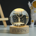 Lampa LED Decorativa, Flippy, cu Bila de Cristal cu Diametru 6cm, Model Cerb 3D, Alimentare USB, Suport din Lemn,