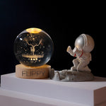 Lampa LED Decorativa, Flippy, cu Bila de Cristal cu Diametru 6cm, Model Cerb 3D, Alimentare USB, Suport din Lemn,