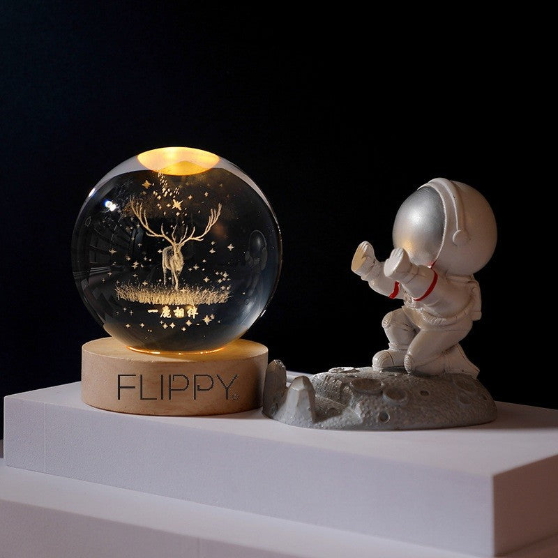 Lampa LED Decorativa, Flippy, cu Bila de Cristal cu Diametru 6cm, Model Cerb 3D, Alimentare USB, Suport din Lemn,